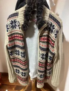 ベージュ 雪の結晶模様 ニットカーディガン