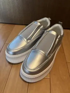Noubel Voug 極ふわ厚底スリッポンスニーカー　シルバーのサムネイル