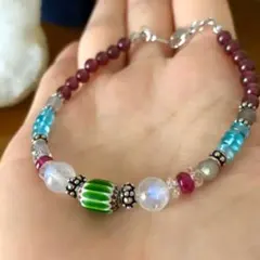 トンボ玉と天然石のワイヤーブレス