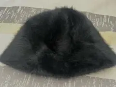 黒いファーバケットハット