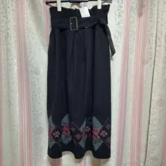 axes femme 黒刺繍ロングスカート ベルト付き