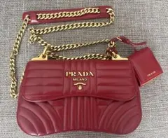 PRADA レッド キルティングショルダーバッグ