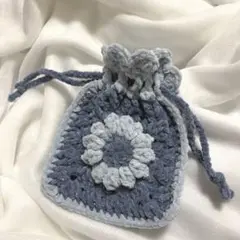 キラキラ巾着ポーチ　編み物　ハンドメイド　グラニースクエアポーチ