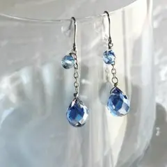 no.942キラキラいちごカットブルードロップチェーンロングピアス　316L