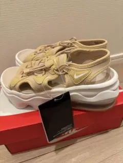 値下げ！新品！タグ付きNIKE エアマックスココ　ベージュ