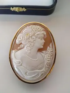 ビニー ニコラ・バイアルディ氏作三層彫カメオ18K ブローチ 