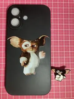 グレムリン 多分iPhone16ケース　ピンバッジ　ギズモ