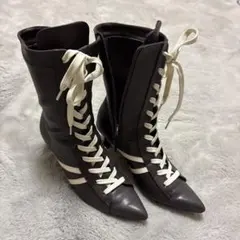 ダークブラウン レースアップブーツ