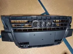 美品アウディ Q5（初代 8R型前期型）の純正フロントグリル アウディ Q5（初代 8R型前期型）の純正フロントグリル - メルカリ