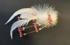 髪飾り　和装　ビーズの花、羽デザイン