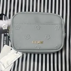 MARY QUANT シンプルエンボスデイジー ミニポーチ　（ライトブルー）
