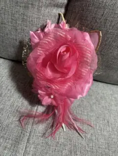 ピンク花モチーフコサージュ