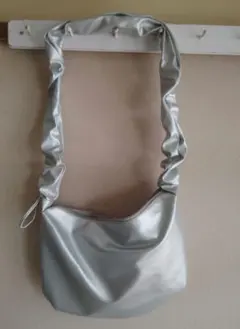 シルバー フリルストラップ ショルダーバッグ