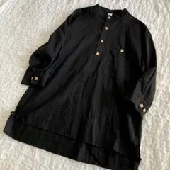 バンドカラーのモードなチュニックブラウス