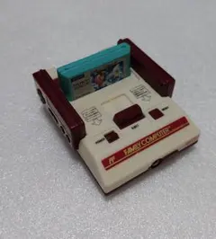 Nintendo ファミリーコンピュータ LEDライトキーホルダー