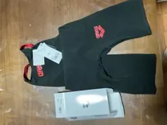 新品タグ付きアリーナ 高速競泳水着 ハーフスパッツのサムネイル