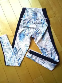【超美品】NERGY ナージー ボタニカル柄 レギンス Mサイズのサムネイル