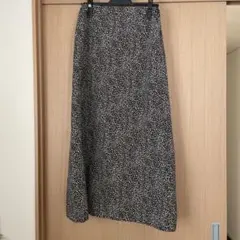 黒と白のレオパード柄ロングスカート