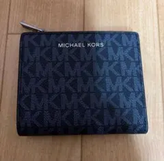 【美品 正規品】MICHAEL KORS 二つ折り財布 モノグラム ブラックのサムネイル