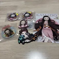 鬼滅の刃　禰豆子　缶バッジ、アクリルキーチェーン、ポストカード、ヘアクリップ