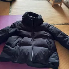 黒 フード付き ダウンジャケット