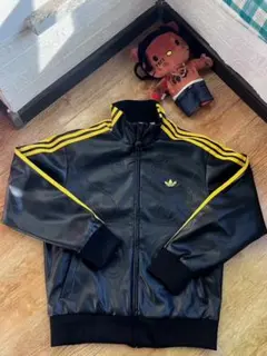 offgod × adidasコラボ ブラックイエロー フェイクレザージャケット