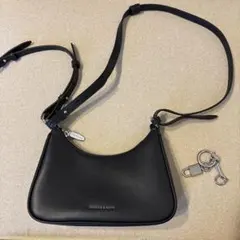 CHARLES & KEITH ブラックハンドバッグ - メルカリ