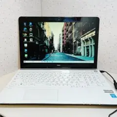 人気のホワイト✨かわいいNECノートパソコン｜爆速SSD512GB｜カメラ付き