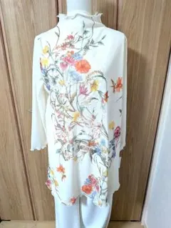 新品　【新作】 レオナール風 花柄薄いベイジュ色ロングチュニック