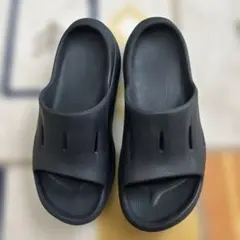 HOKA サンダル