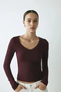 h&m バーガンディ　赤　ロングスリーブ　ロンT 長袖　レースのサムネイル