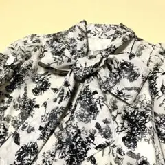 美品、タグ付き未使用品 MAJESTIC LEGONボウタイブラウス