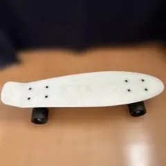 Penny ペニー　スケートボード 22インチ　ホワイト 蓄光 クルーザータイプ
