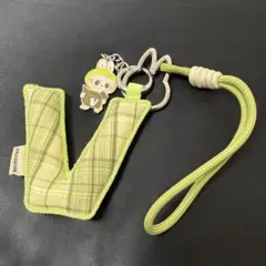 POP MART ラブブ イニシャルキーホルダー V 黄緑 ストラップ