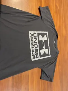 UNDER ARMOUR 黒 Tシャツ（SMサイズ）