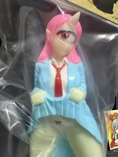 官能ソフビ 裏春猫 蓄光 ピンクトイズ レッドシャーク ソフビ - メルカリ