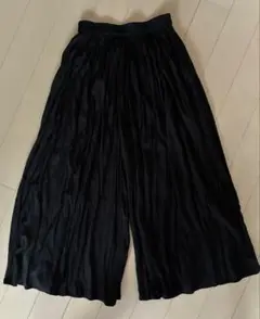 ユニクロ　ワッシャーサテンスカートパンツ　ブラック　S
