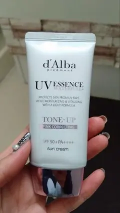 d'Alba UV ESSENCE WATERFUL サンクリーム