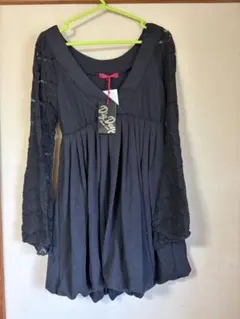 新品タグ付 袖レース切り替えペプラムワンピ 黒 M