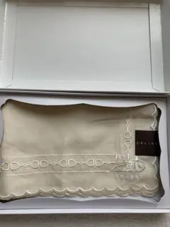 【新品タグ付未使用】CELINE セリーヌ、馬車刺繍入り ハンカチ