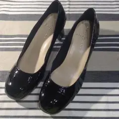 AKIRAOSAKI Eleganceブラックエナメルプレーンパンプス