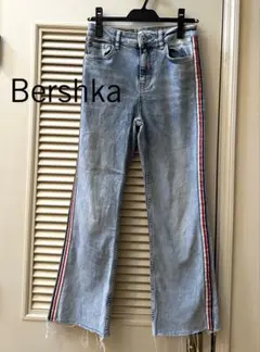 Bershka サイドライン ストレートデニムのサムネイル