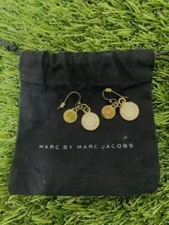 MARC BY MARC JACOBS ロゴチャームピアス