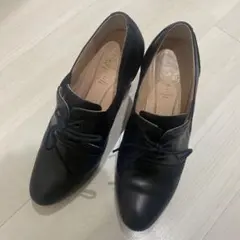 天然皮革　ブラックレザー レースアップパンプス