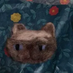 羊毛フェルトネコのブローチ