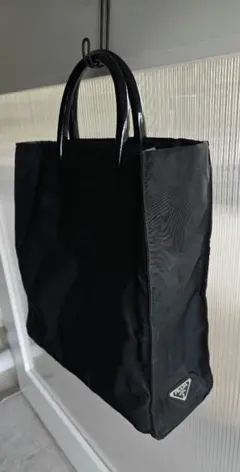 PRADA プラダ ナイロントートバッグ 蓋付き ブラック ツルツル持ち手
