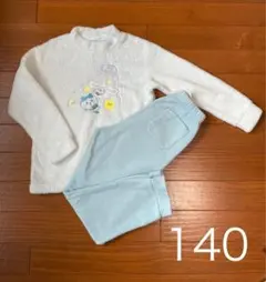 UNIQLO 140ちいかわ　サンリオ　コラボ　上下フリースパジャマ