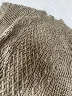 ニットベスト ベージュ クロップド丈 深めアームホールのサムネイル