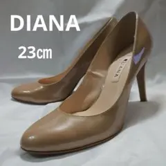 美品✨♥️ダイアナ♥️アーモンドトゥ エナメルパンプス 23㎝ ベージュ