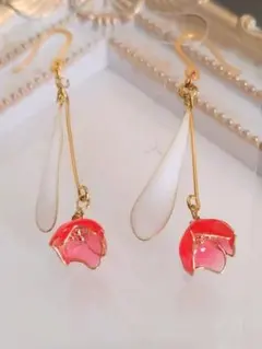 ディップアート花デザインのピアス